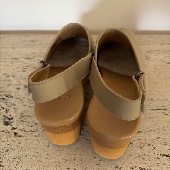 NWOB UGG®Women's Lanni Studded Slip-On Slingback Platform Clogs - Picture 8 of 17